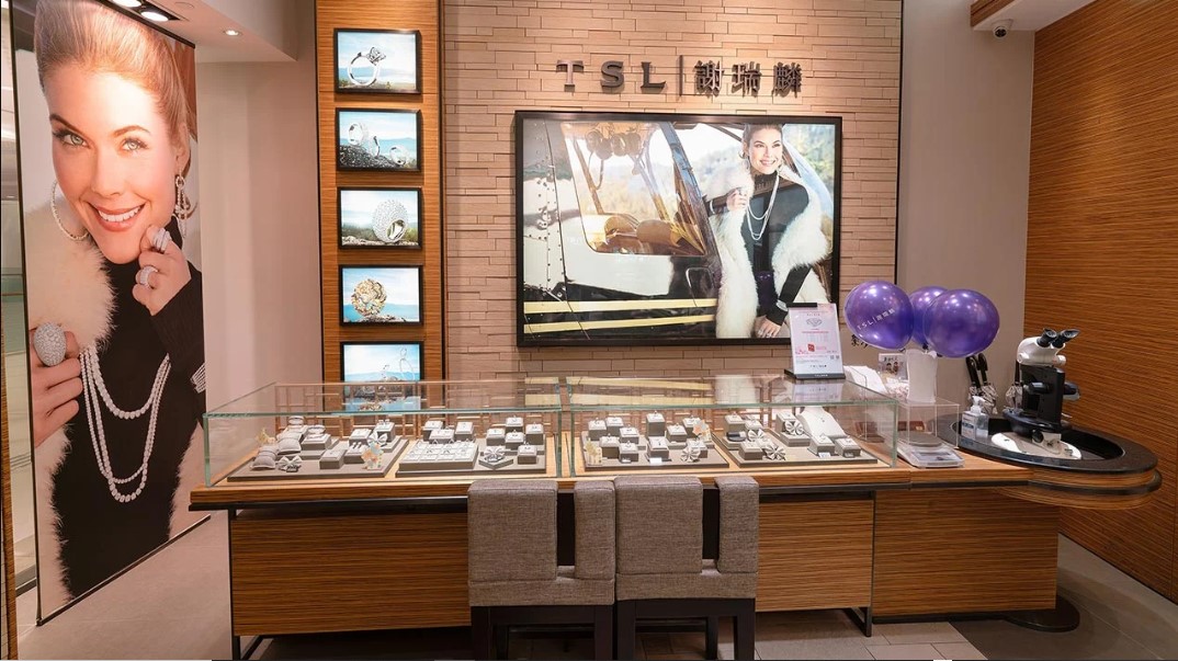 Luchas Doradas: Precios del Oro por las Nubes y Lenta Recuperación Afectan a la Joyera Hongkonesa TSL