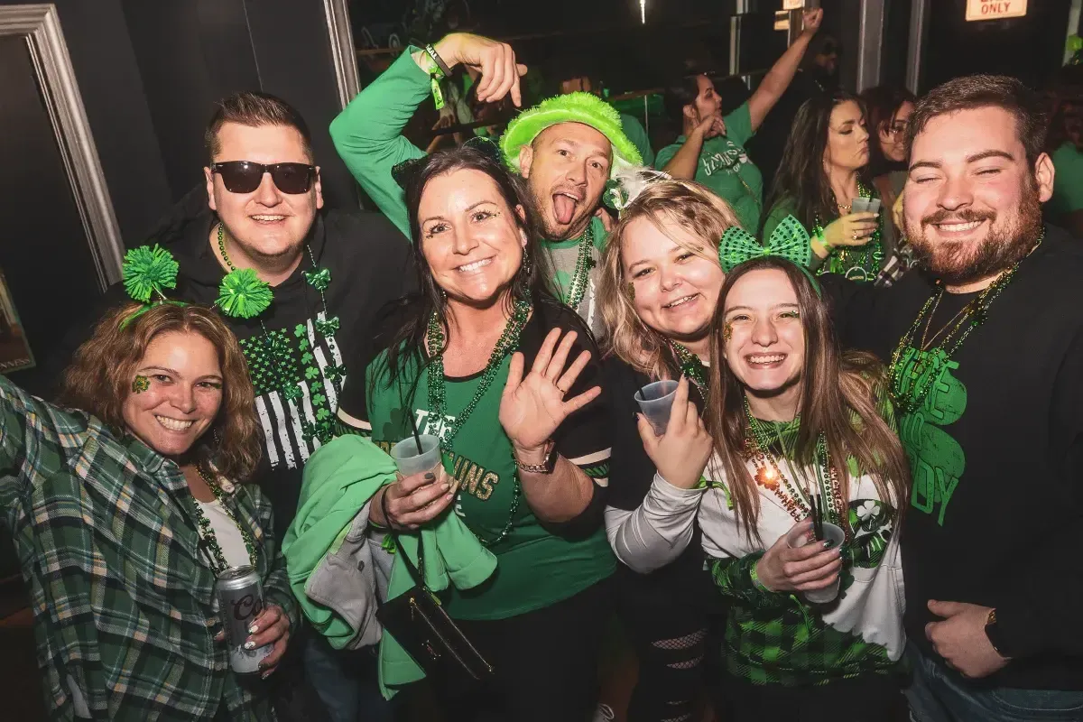 Fiebre Verde: Celebraciones del Día de San Patricio Brindan Impulso Económico muy Necesario a Negocios de Nueva Jersey